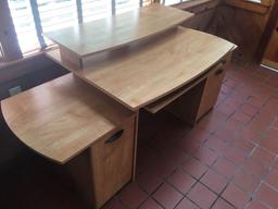 BUSH FURNITURE computer desk (SPRING MILLS)