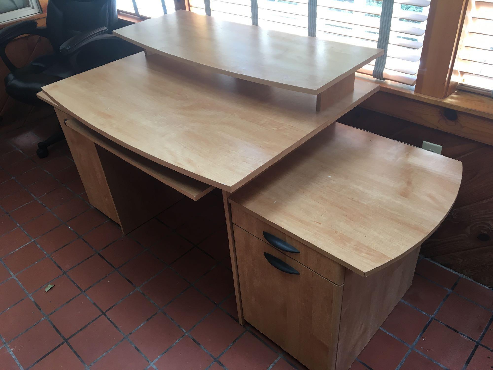 BUSH FURNITURE computer desk (SPRING MILLS)