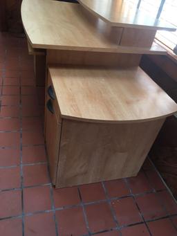 BUSH FURNITURE computer desk (SPRING MILLS)