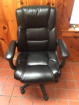 Rolling office chair (SPRING MILLS)