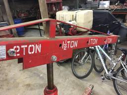 TORIN BIG RED 2-ton hydraulic engine hoist