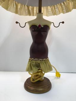 Mannequin-like table lamp