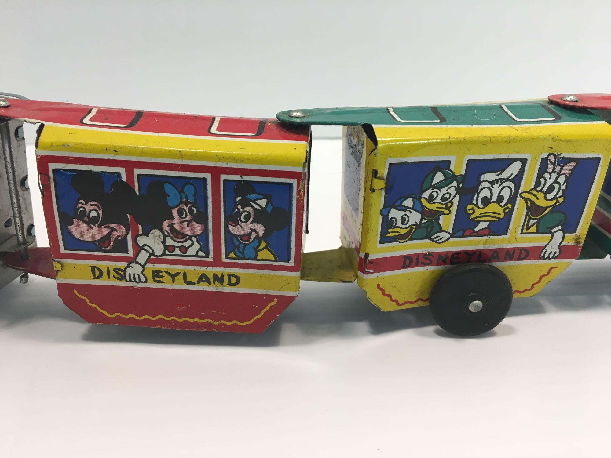 MARX tin/litho DISNEYLAND toy train(see video)