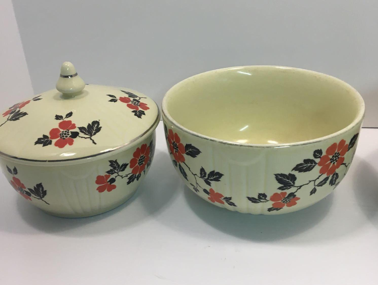 HALL'S SUPERIOR bowls (1/lid; red poppy pattern)