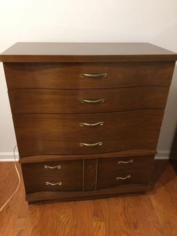 Bassett Furniture Industries wood dresser (lots 1-3 match)