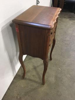 Vintage wooden stand/drawers