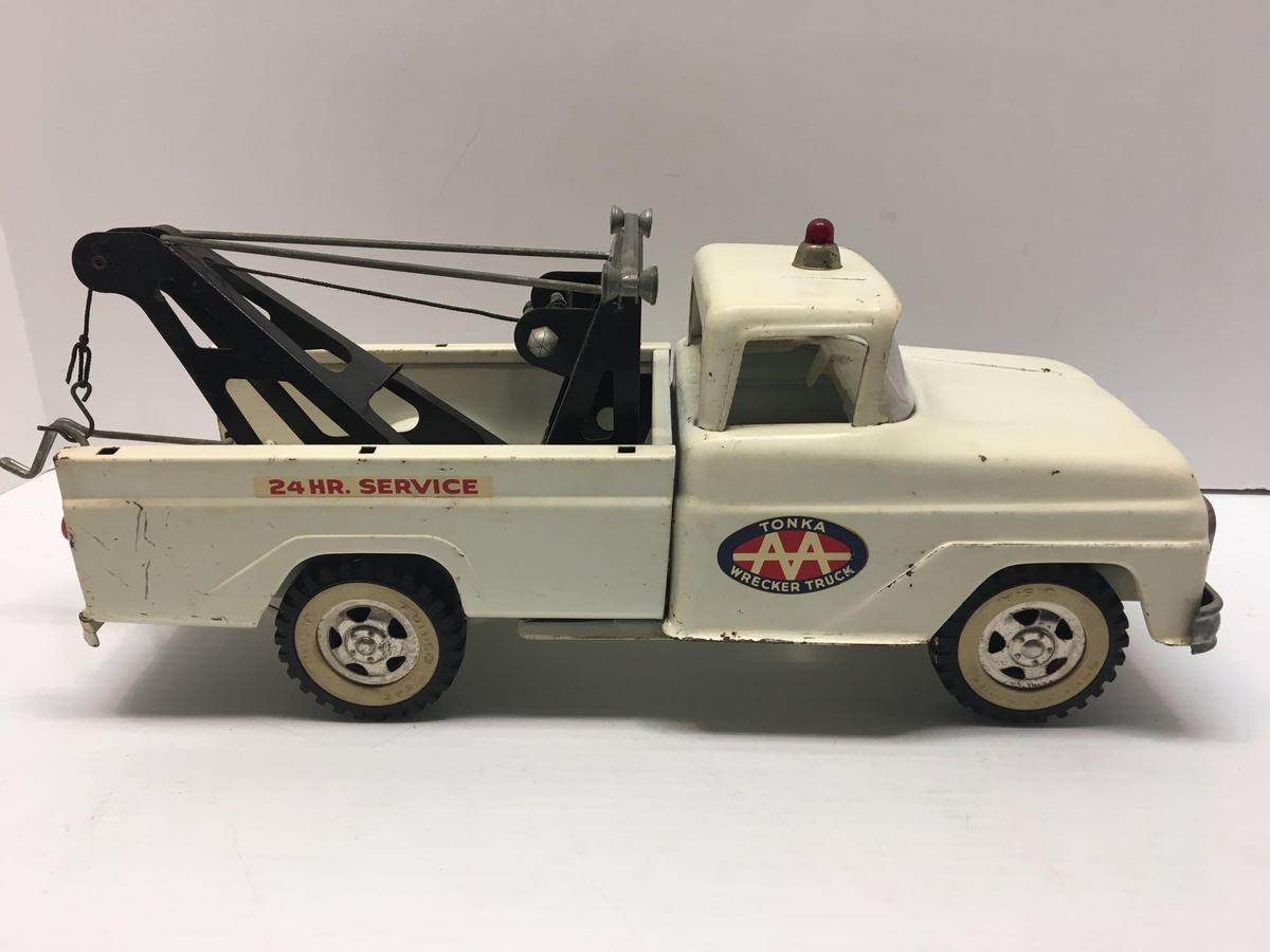 Vintage TONKA AA WRECKER TRUCK