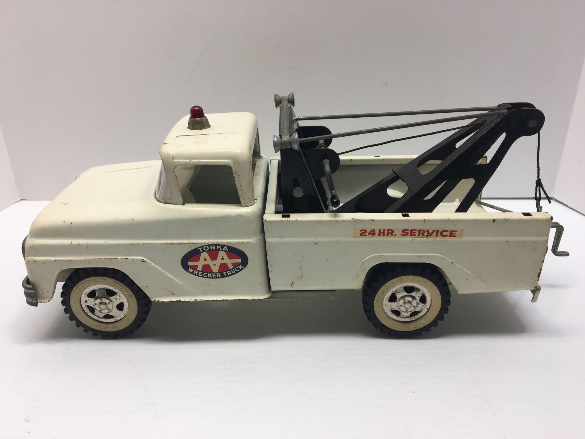 Vintage TONKA AA WRECKER TRUCK