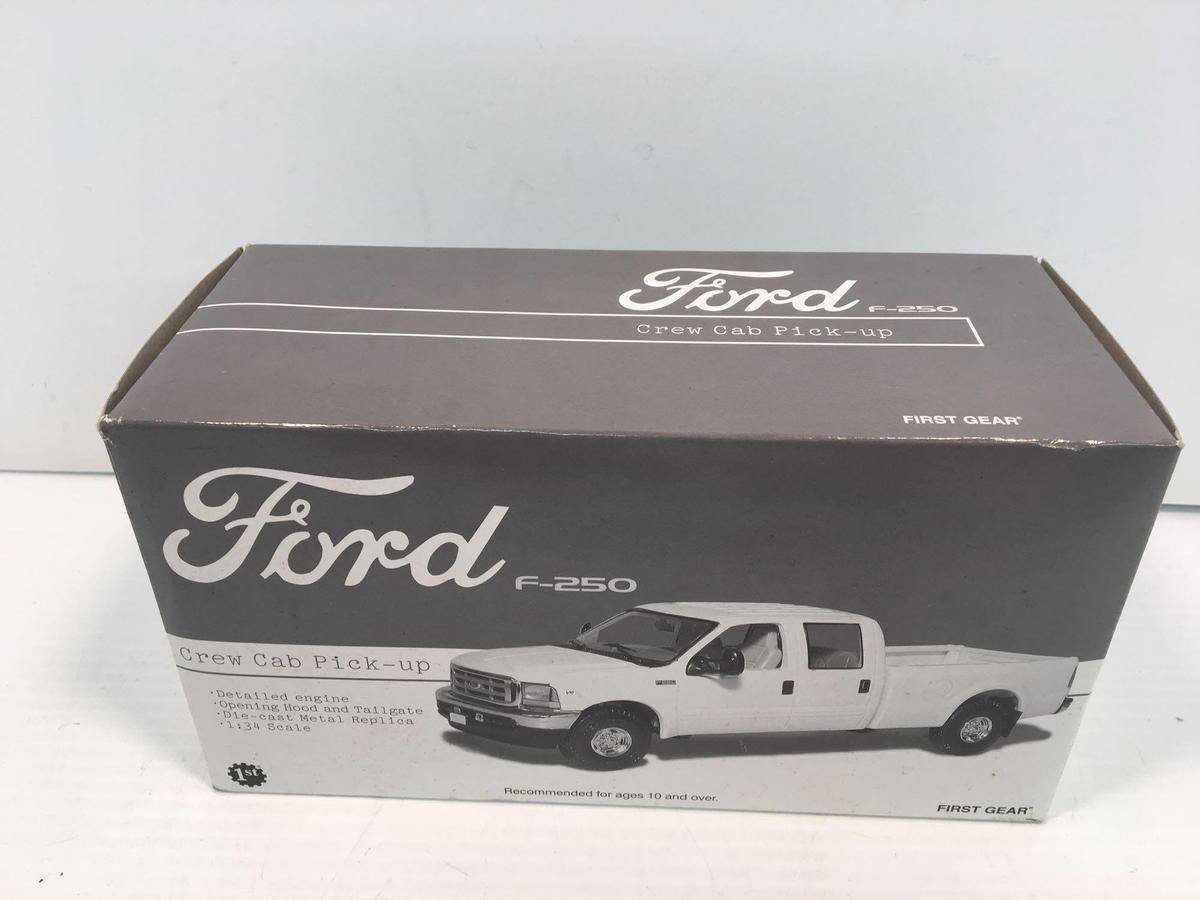 FIRST GEAR die cast metal FORD F-250 crew cab pickup(Penna Turnpike 19-3128)