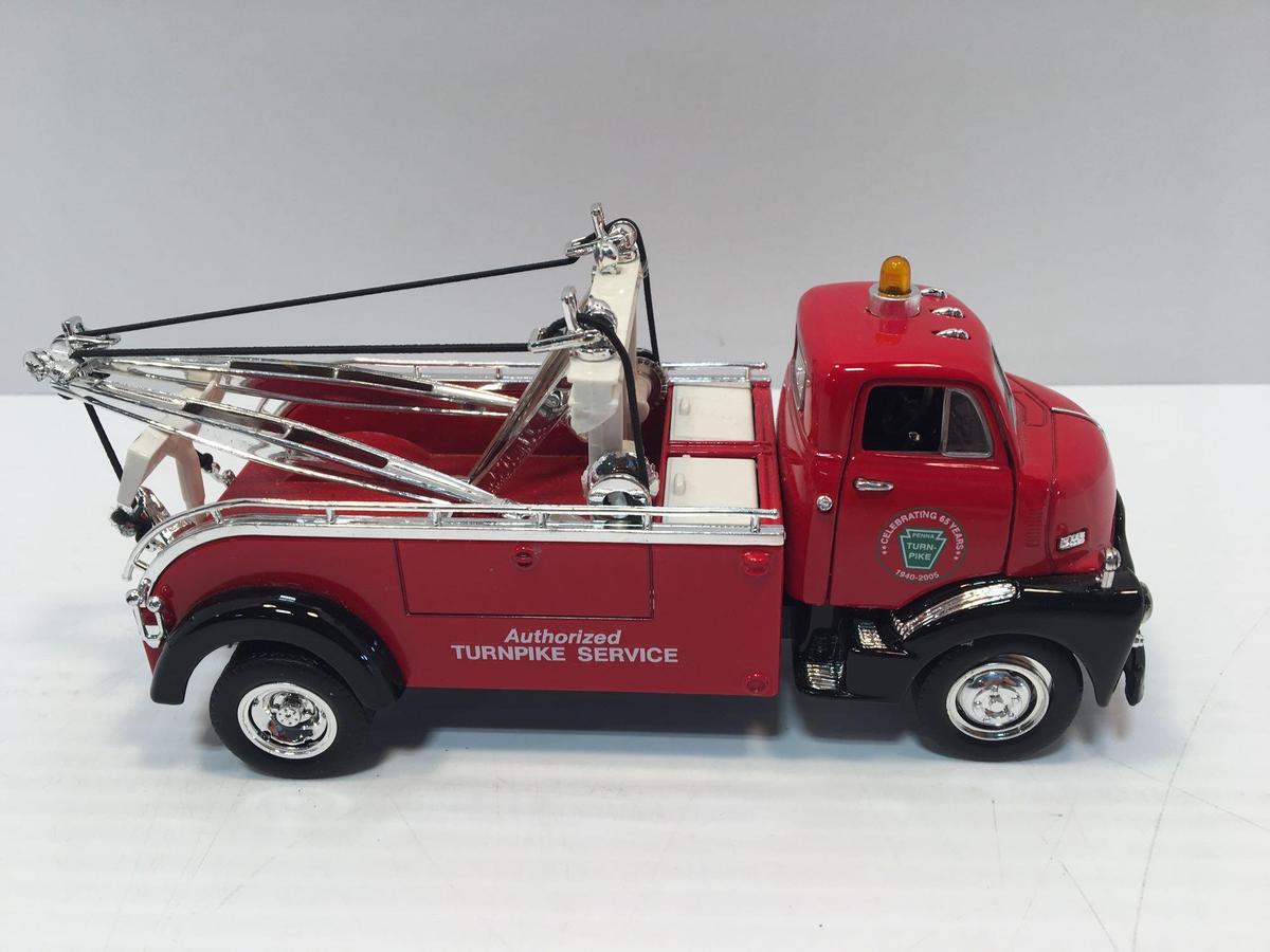 Die cast metal PA TURNPIKE 1952 GMC wrecker