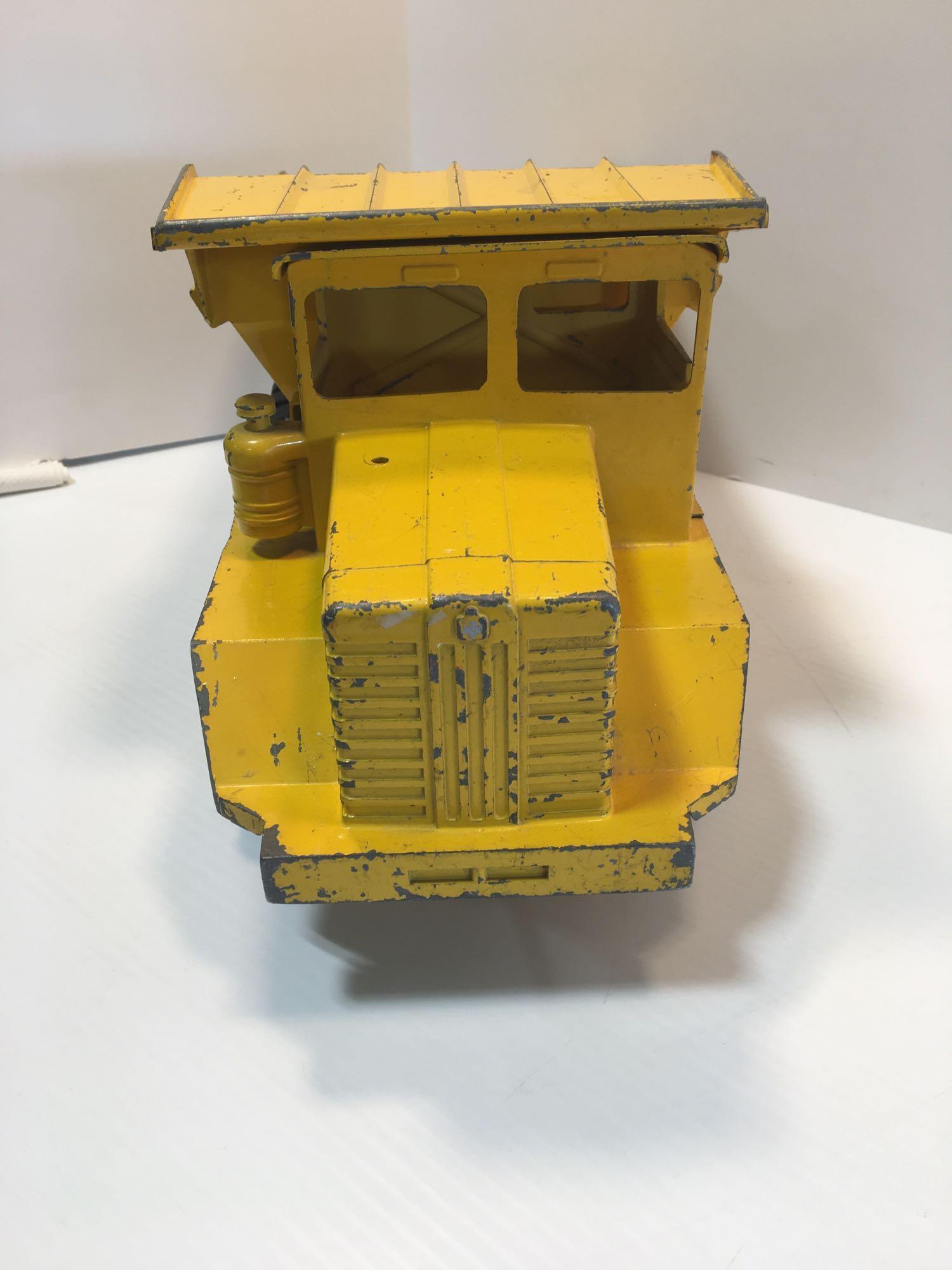 Die cast metal INTERNATIONAL pay loader dump truck