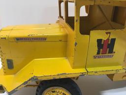 Die cast metal INTERNATIONAL pay loader dump truck