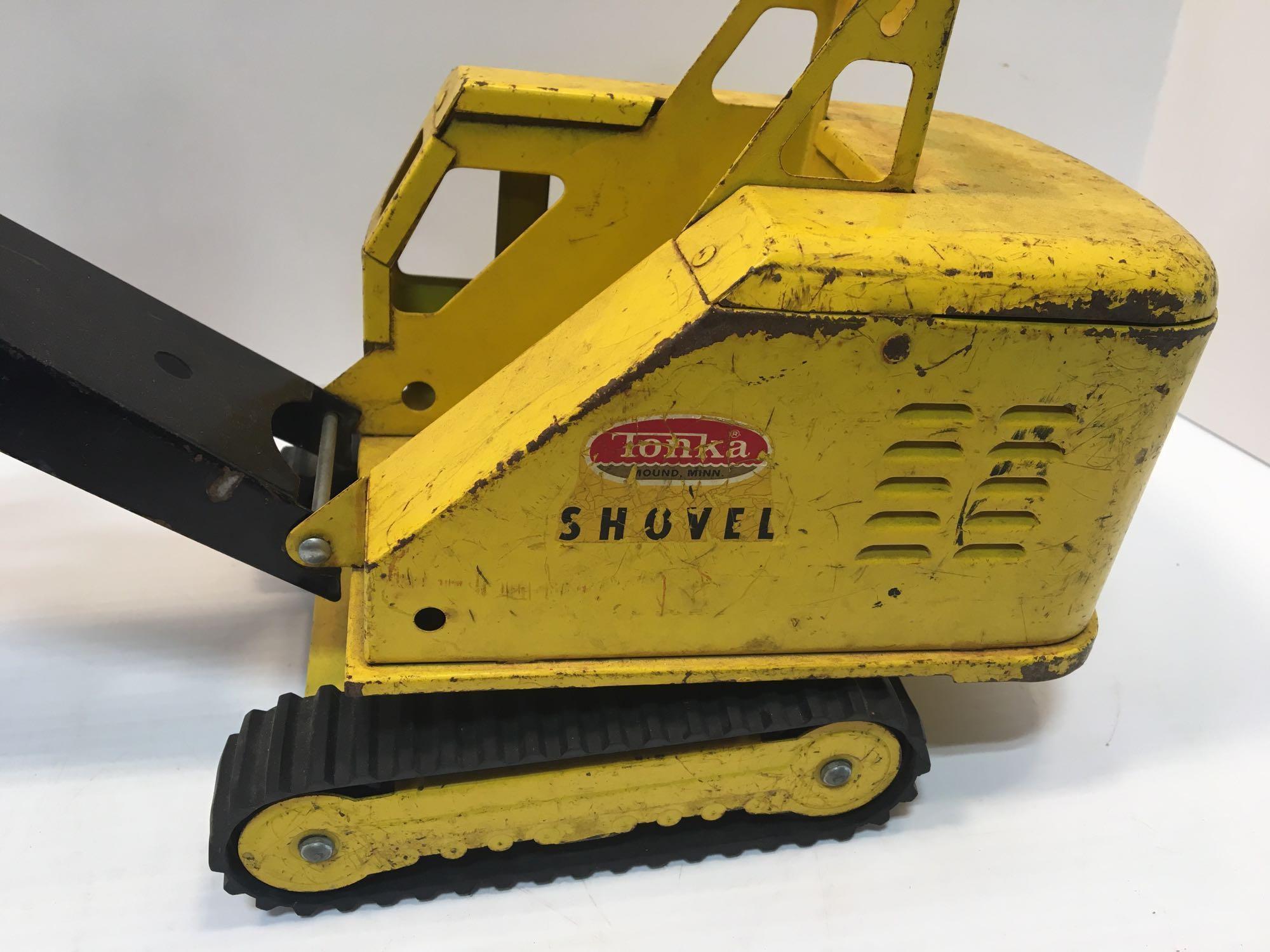 Vintage metal TONKA hand operated steam shovel