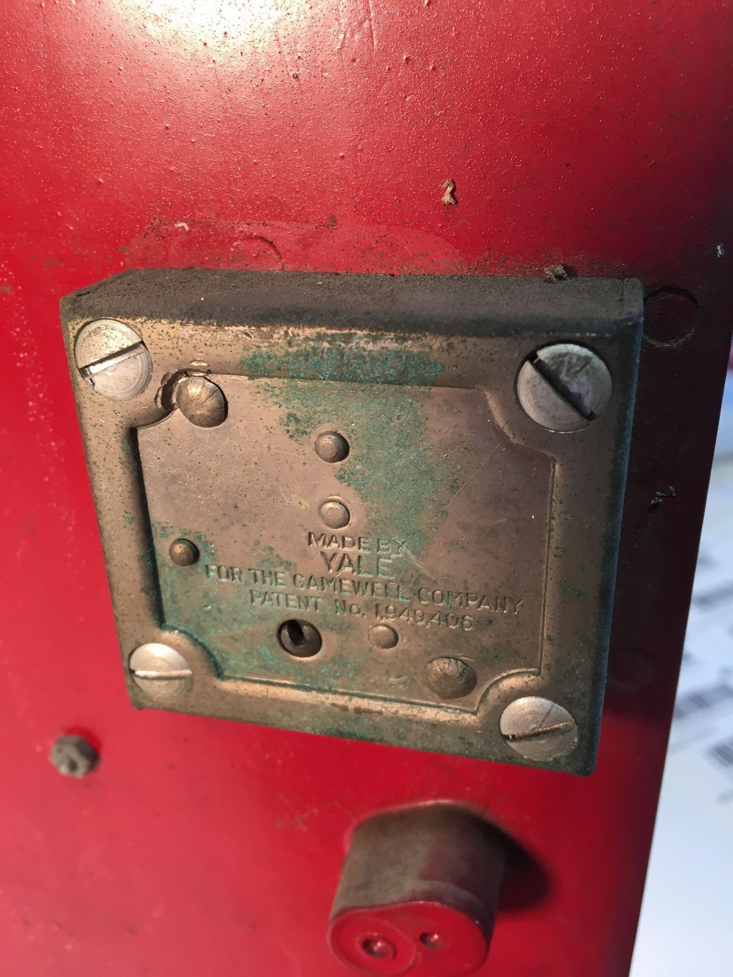 Antique GAMEWELL FIRE ALARM STATION(***inside works still there and key***)