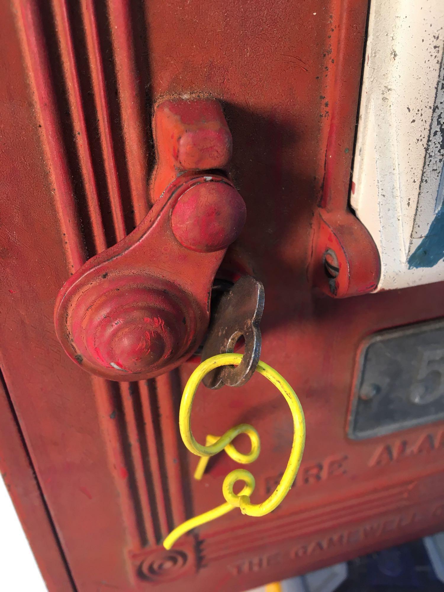 Antique GAMEWELL FIRE ALARM STATION(***inside works still there and key***)