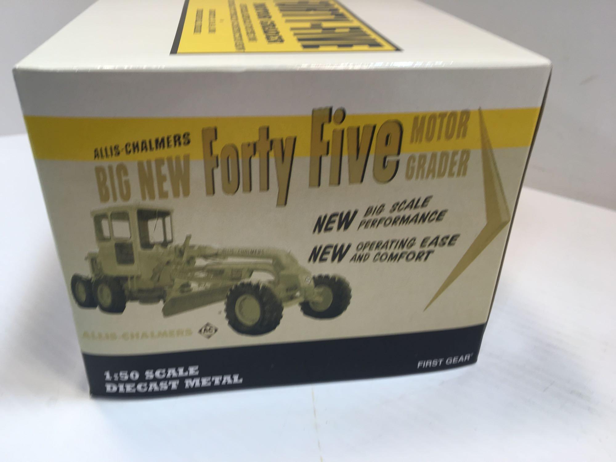 FIRST GEAR die cast 1:50 scale ALLIS CHALMERS FORTY FIVE road grader(50-3126)