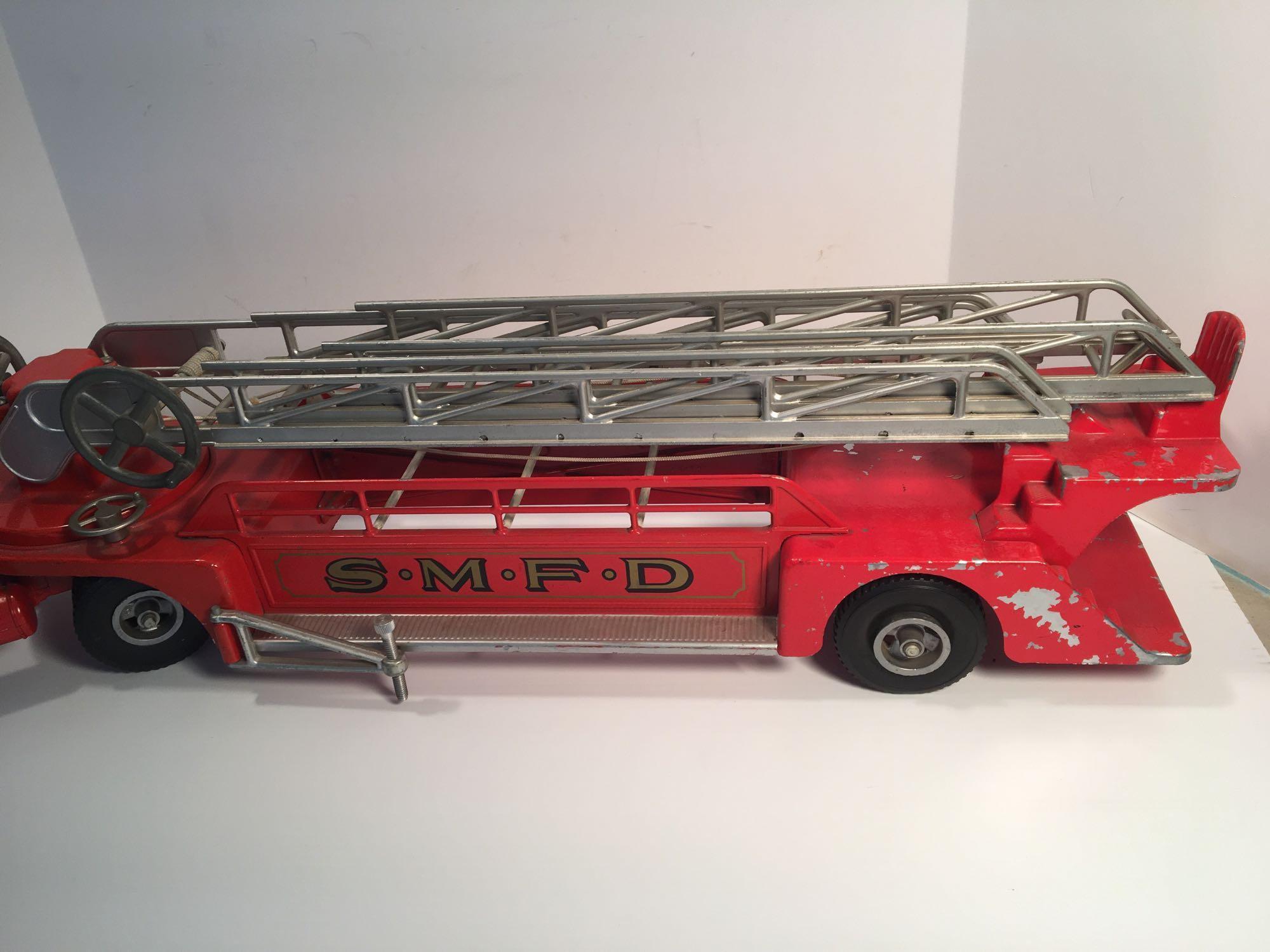 Vintage pressed metal SMITH MILLER No 3(SMFD) fire/ladder truck