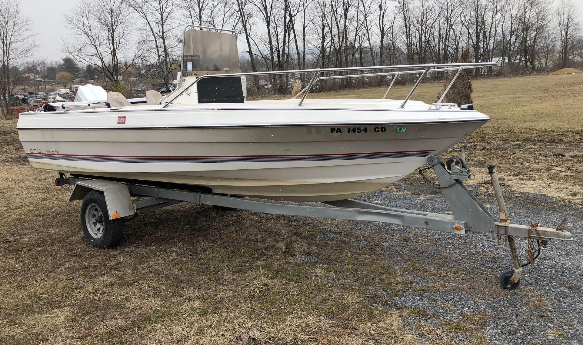 1985 BAYLINER MARINE CORP 19 foot boat/ Force 125 Motor and Trailer