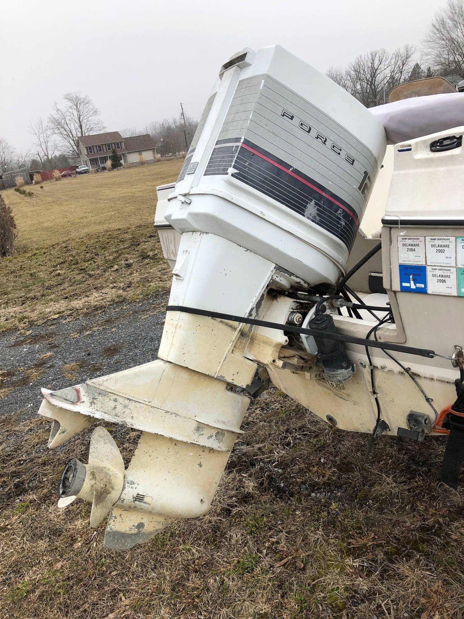 1985 BAYLINER MARINE CORP 19 foot boat/ Force 125 Motor and Trailer