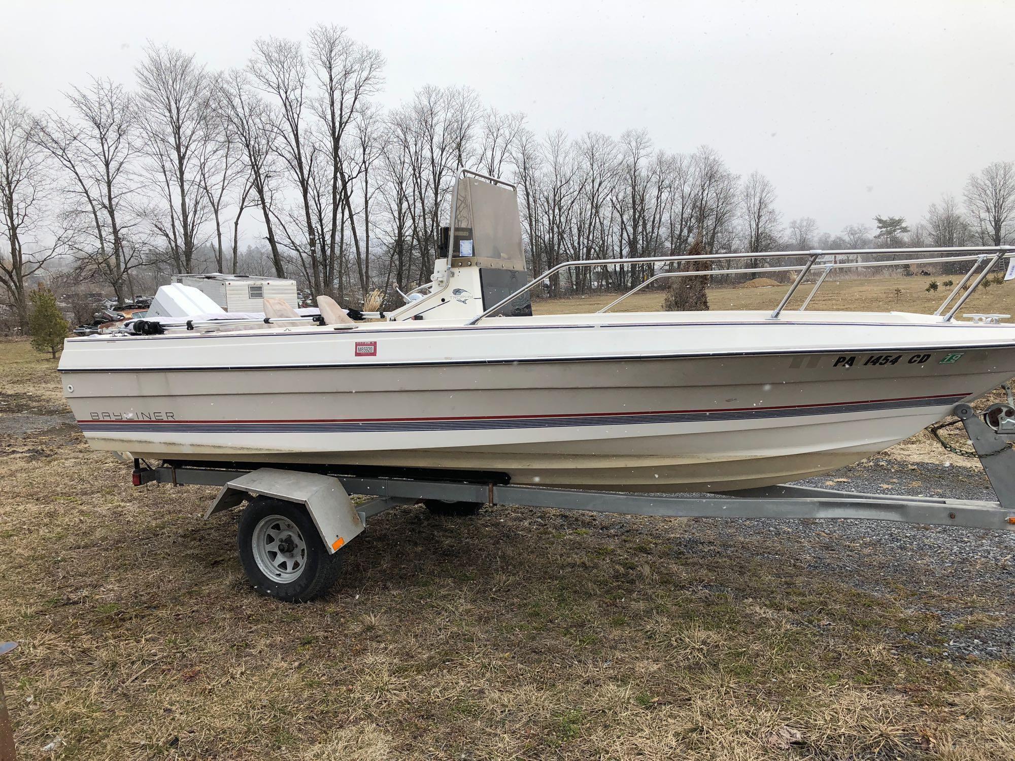 1985 BAYLINER MARINE CORP 19 foot boat/ Force 125 Motor and Trailer