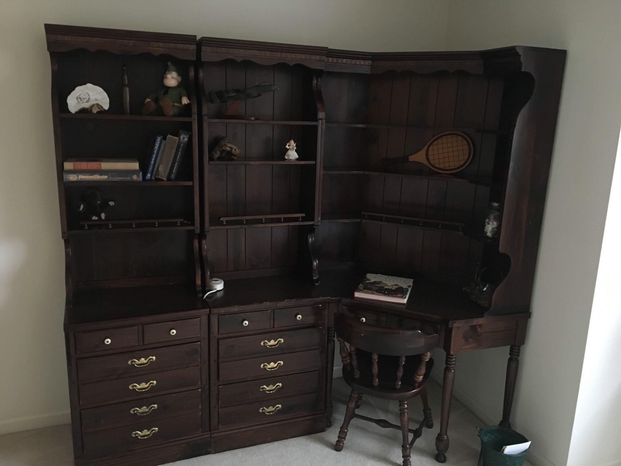 Wooden pine corner desk/chair(Contents not included)