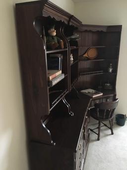 Wooden pine corner desk/chair(Contents not included)