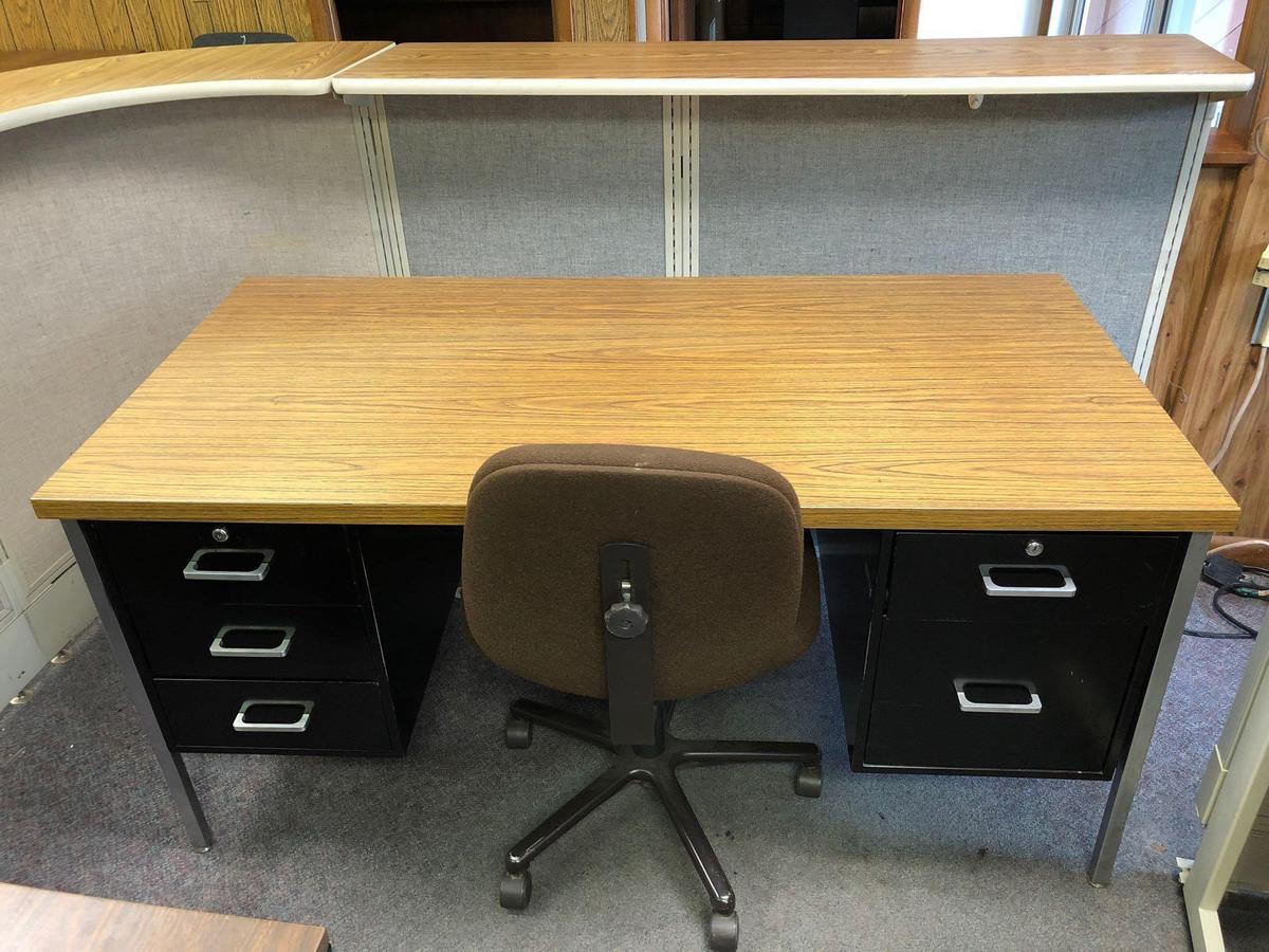 Steel/wood commercial desk/ rolling office chair