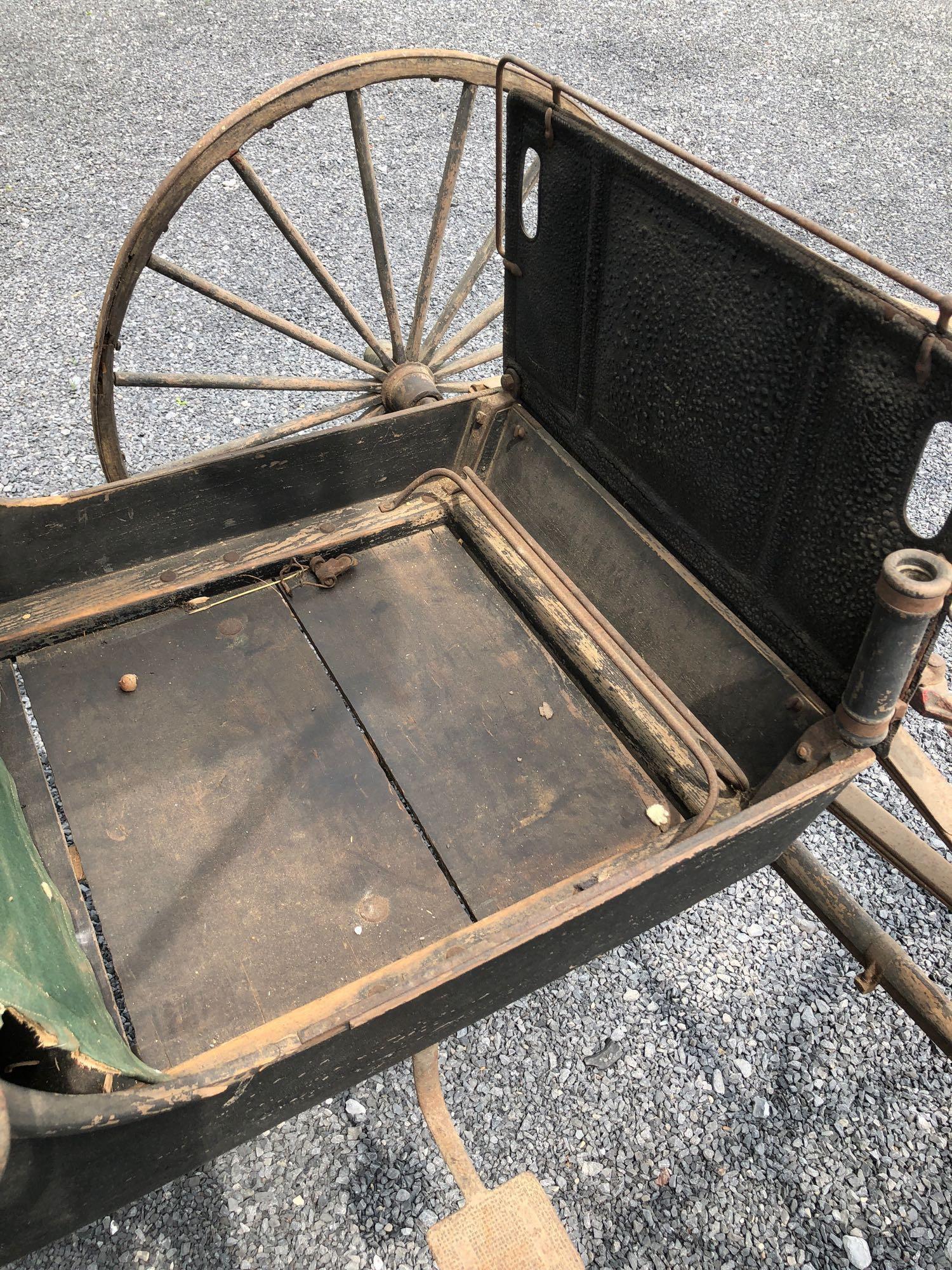 Antique horse drawn doctors carriage (made in NEWPORT PA; PERRY COUNTY; SNYDER&KAHLER) (cannot ship)