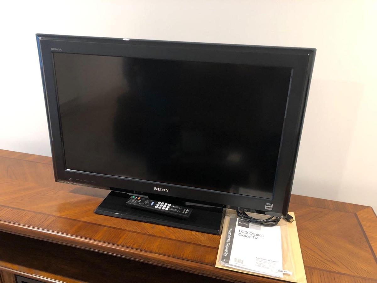 SONY 32" flat screen TV (model KDL32L5000)