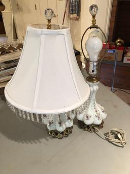 2 matching nightstand lamps