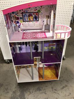 KACY'S doll house/accessories,Barbie dolls