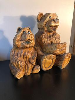 Wooden carved bear figures