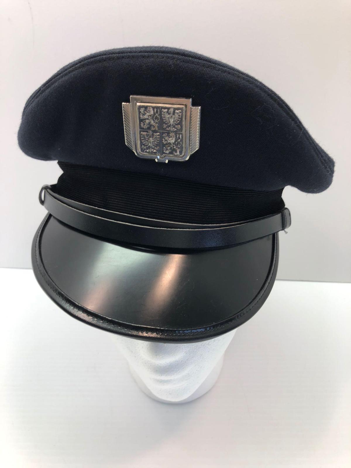 Vintage obsolete CZECH NATIONAL POLICE visor hat/metal insignia