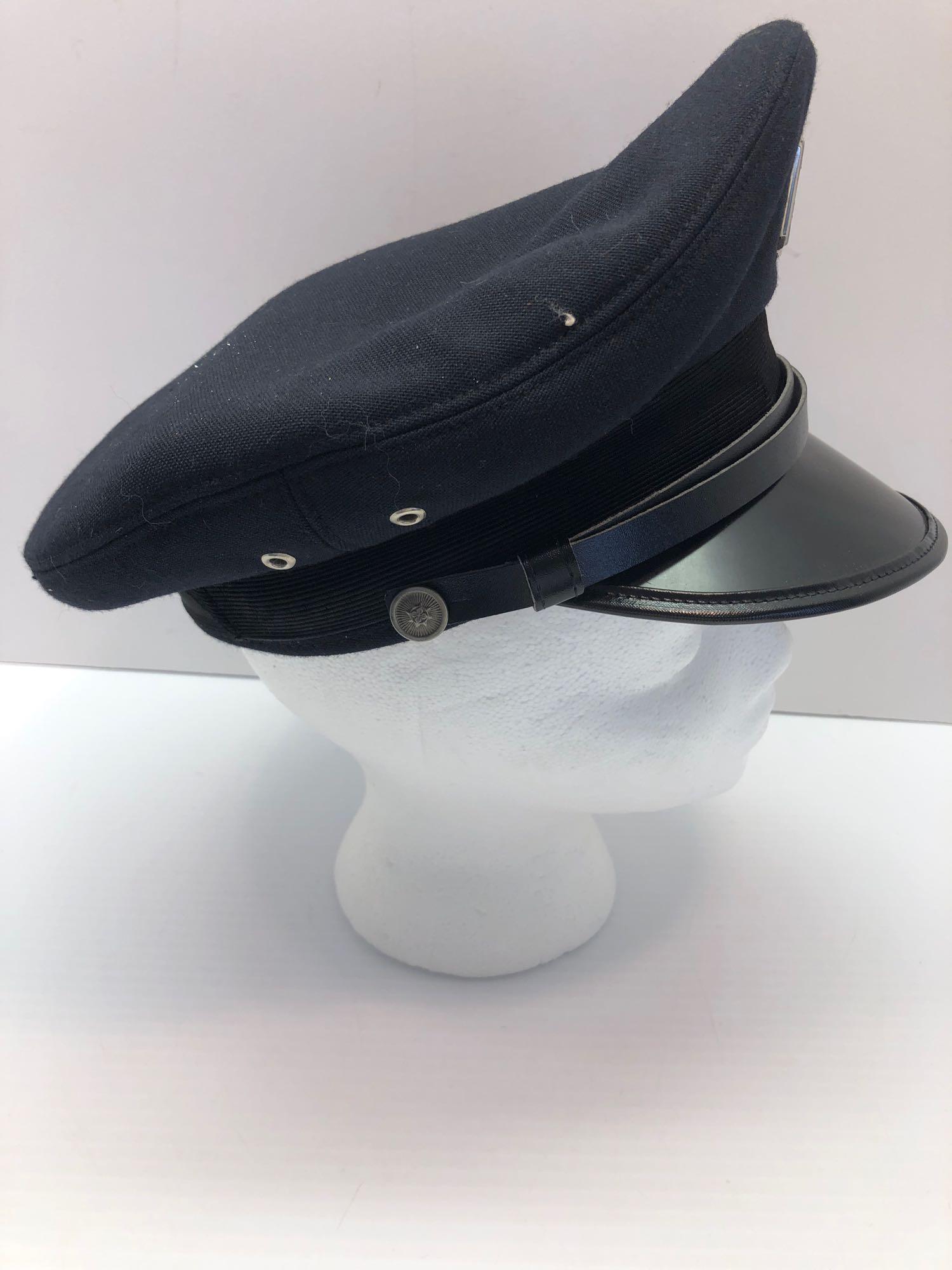 Vintage obsolete CZECH NATIONAL POLICE visor hat/metal insignia