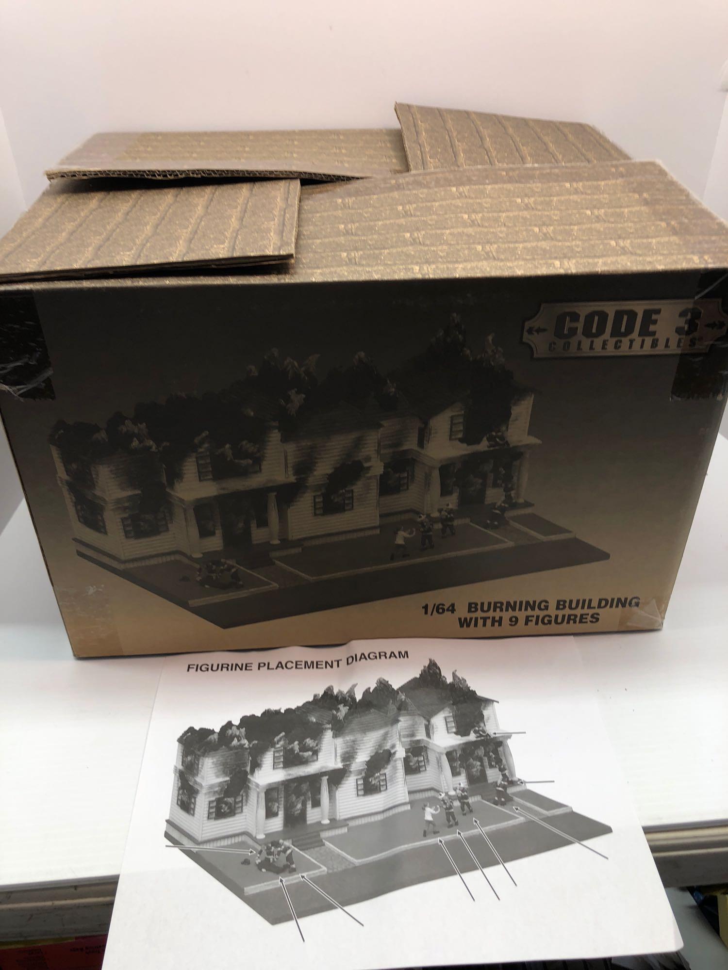 CODE 3 COLLECTIBLES 1/64 Burning Building/9 figurines (Item No 13099)