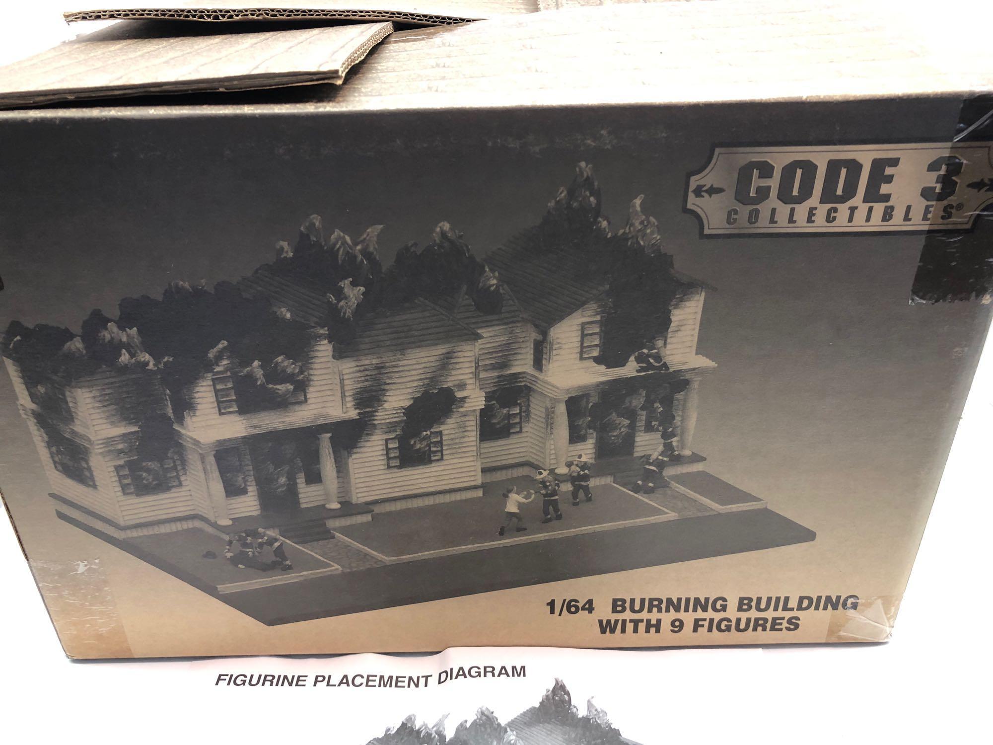 CODE 3 COLLECTIBLES 1/64 Burning Building/9 figurines (Item No 13099)