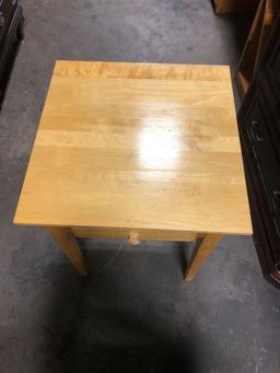 End table(matches lot 229)