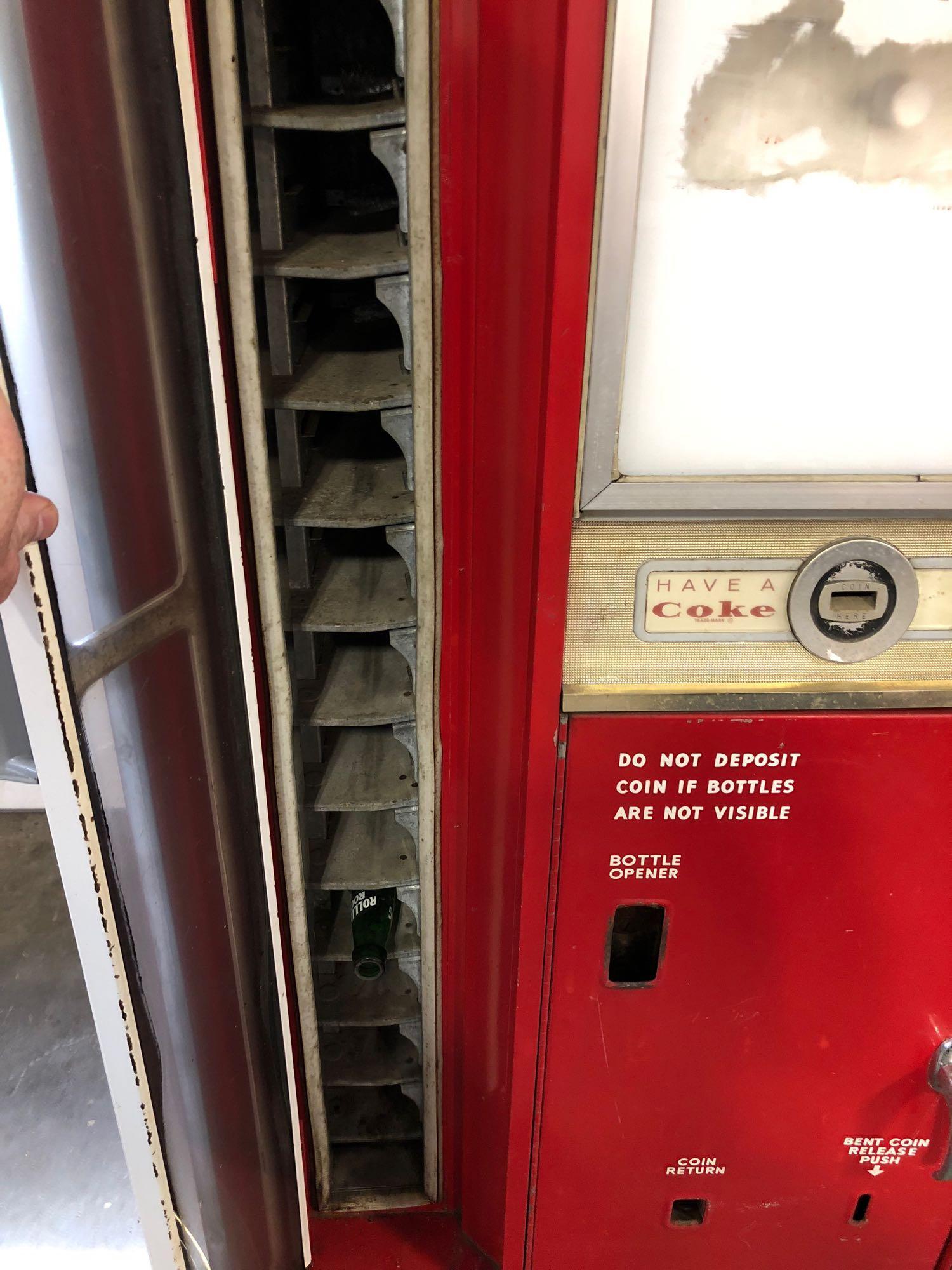 Mid 1960's CAVALIER COCA-COLA - COKE machine(Model CS-96-C) in very good working condition.