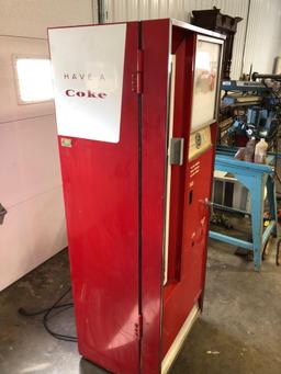 Mid 1960's CAVALIER COCA-COLA - COKE machine(Model CS-96-C) in very good working condition.