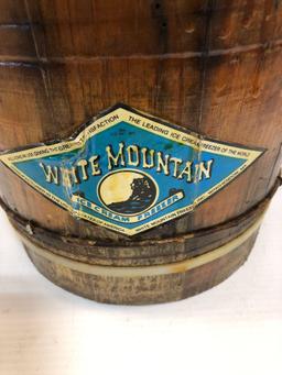 Vintage hand cranked WHITE MOUNTAIN ice cream freezer