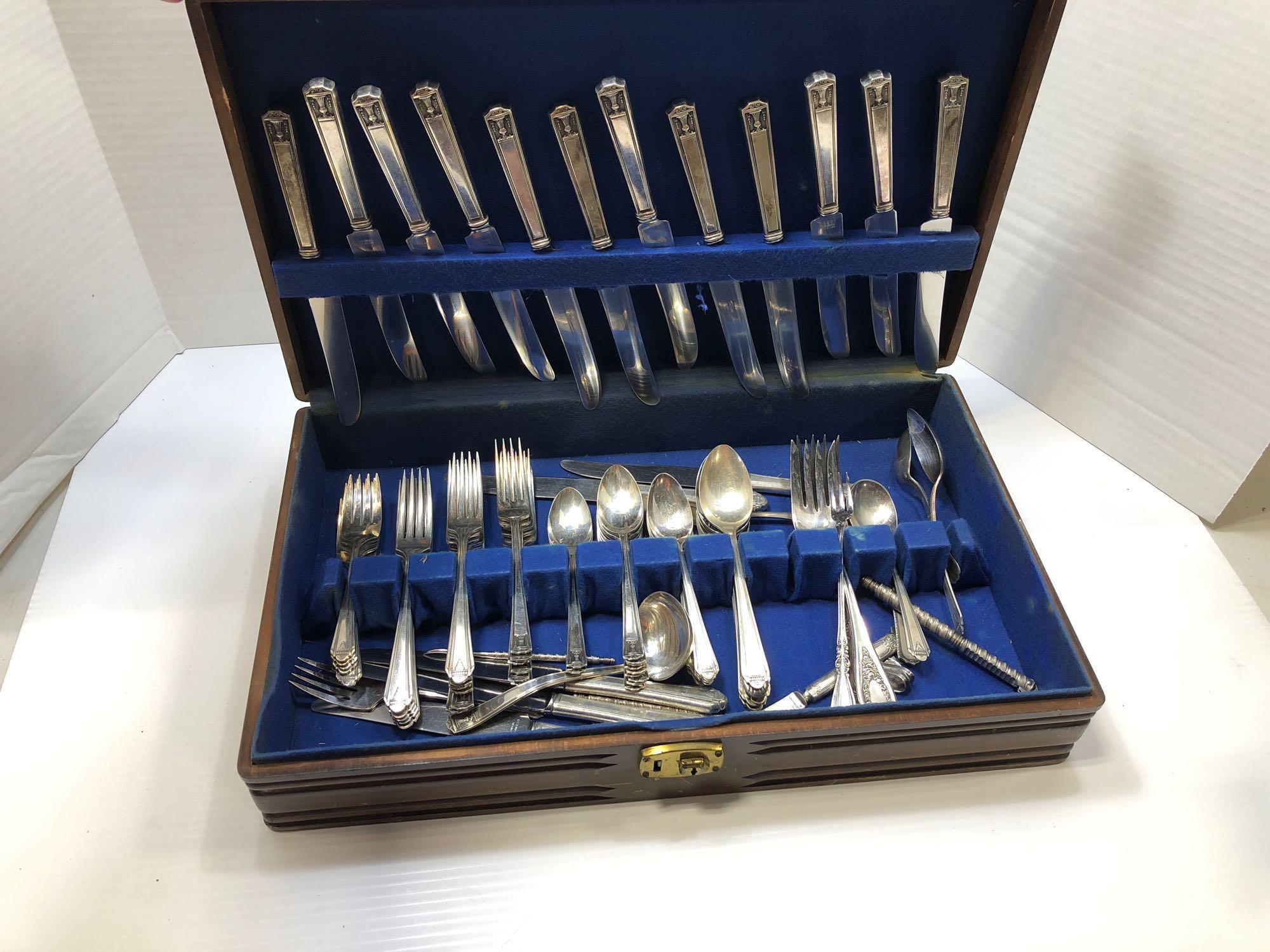 Holmes & Edwards inlaid super plate flatware & case