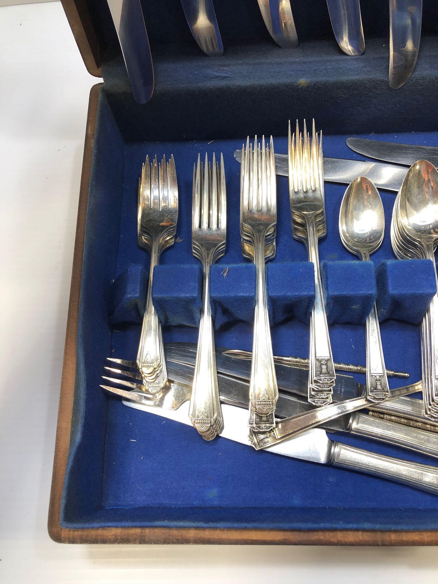 Holmes & Edwards inlaid super plate flatware & case