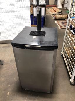 AVANTI Beer Dispenser: Model BD6000