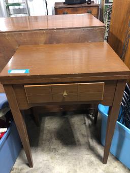 Singer cabinet sewing machine with leaf extension nice condition