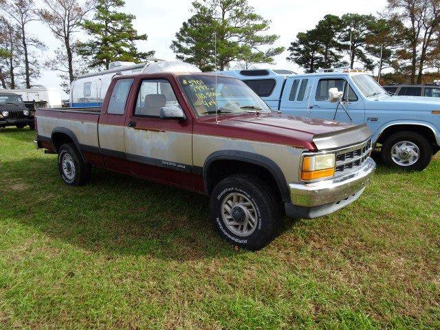 #3901 1992 DODGE DAKOTA 110500 MILES 4 WD EXT CAB CLOTH AND CARPET AUTO TRA