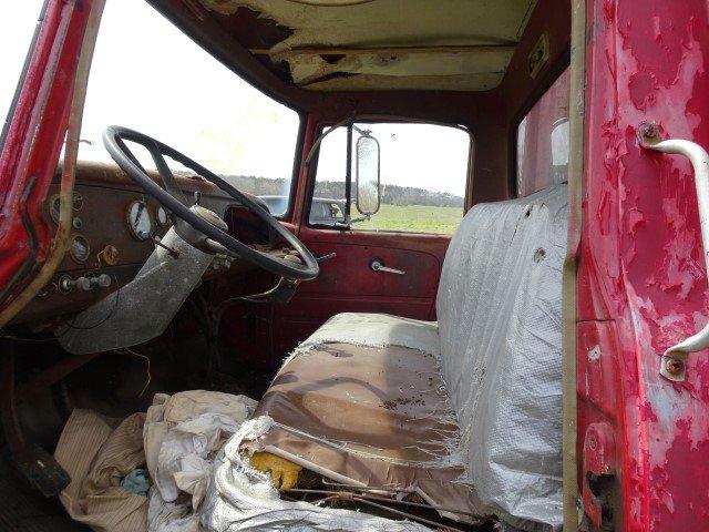 #108 1971 INTERNATIONAL 1700 38096 MILES 24' GRAIN BODY WOOD SIDE TANDEM RE