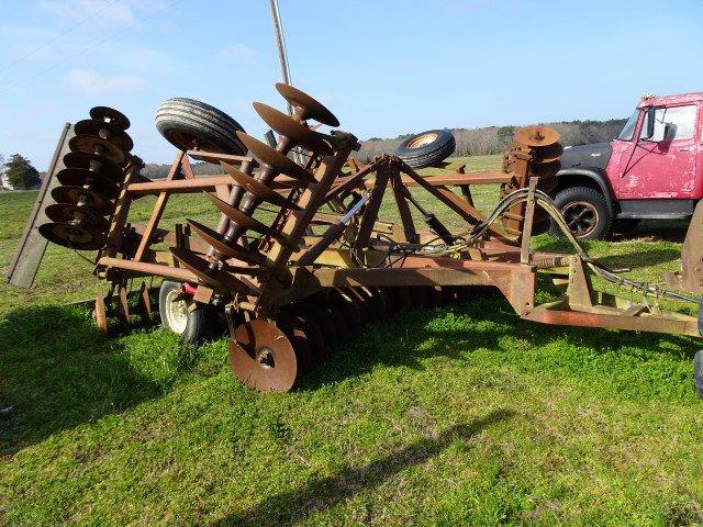 #109 INTERNATIONAL 490 24 DISC HARROW LIKE NEW 22" DISCS