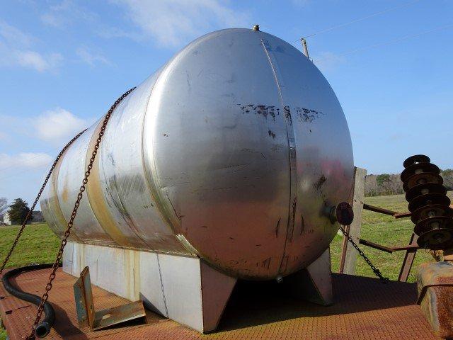#112 1400 GAL STAINLESS STEEL TANK WITH VALVE AND HOSE