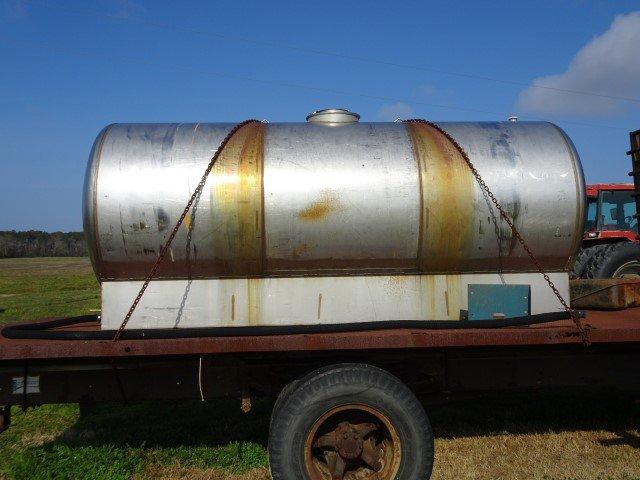 #112 1400 GAL STAINLESS STEEL TANK WITH VALVE AND HOSE