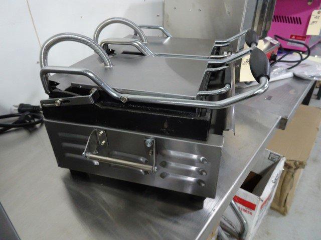 NEW CECILWARE PANINI SANDWICH GRILL MOD SG2LF 240 VOLT 60 HZ 3200 W